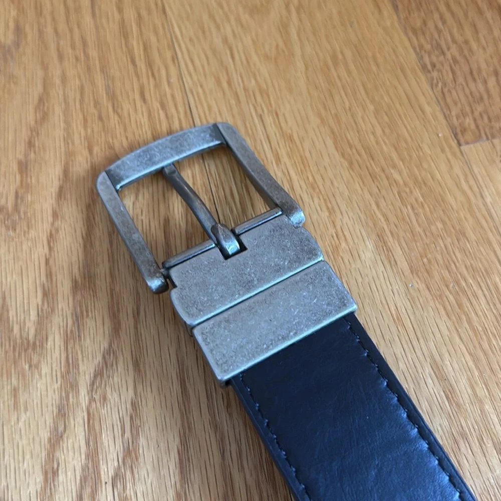 ☀️3/$15 Men's Reversible Black / Brown Belt Small (30-32)